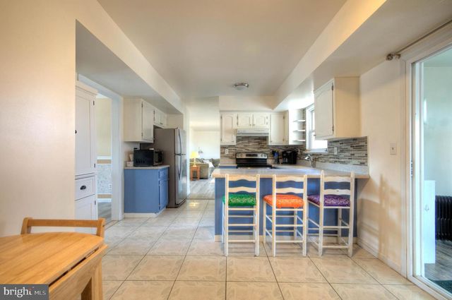 30 URANUS RD, Sewell, NJ 08080