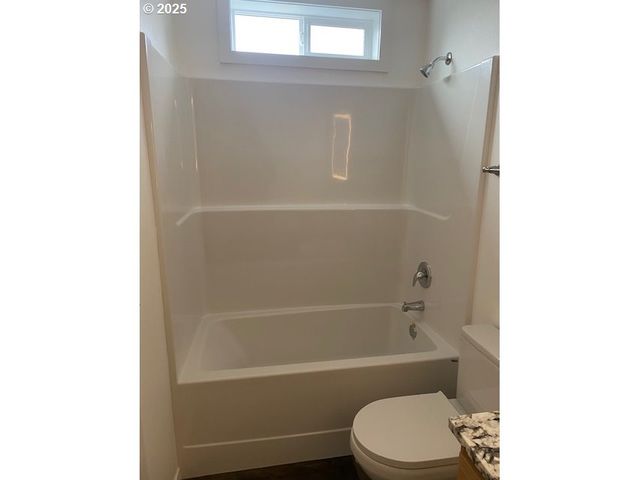 443 S 43RD St, Springfield, OR 97478