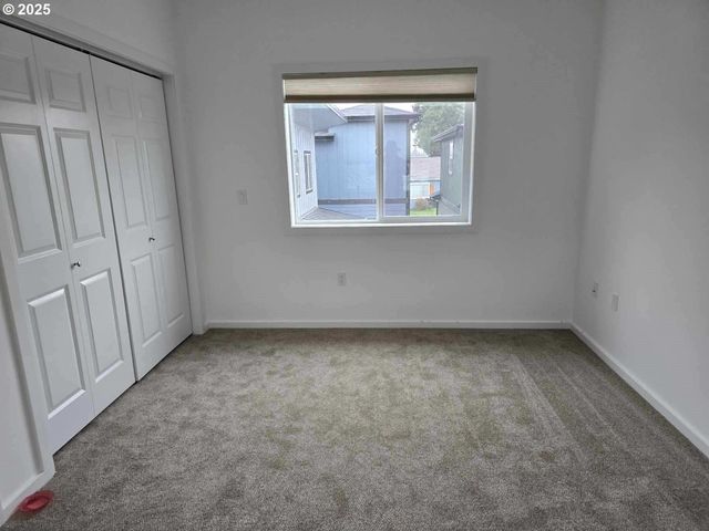 443 S 43RD St, Springfield, OR 97478