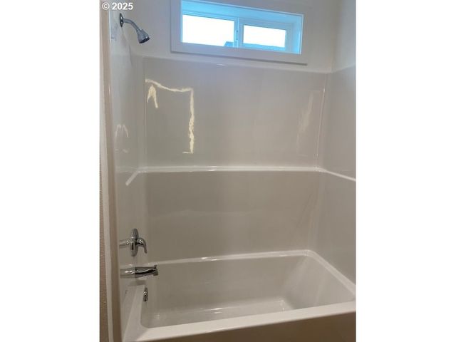 443 S 43RD St, Springfield, OR 97478