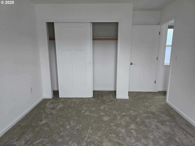 443 S 43RD St, Springfield, OR 97478