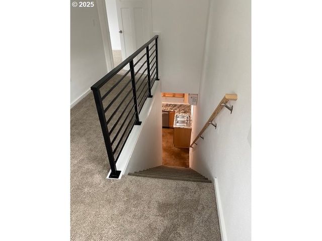 443 S 43RD St, Springfield, OR 97478