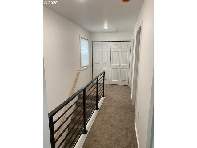 443 S 43RD St, Springfield, OR 97478