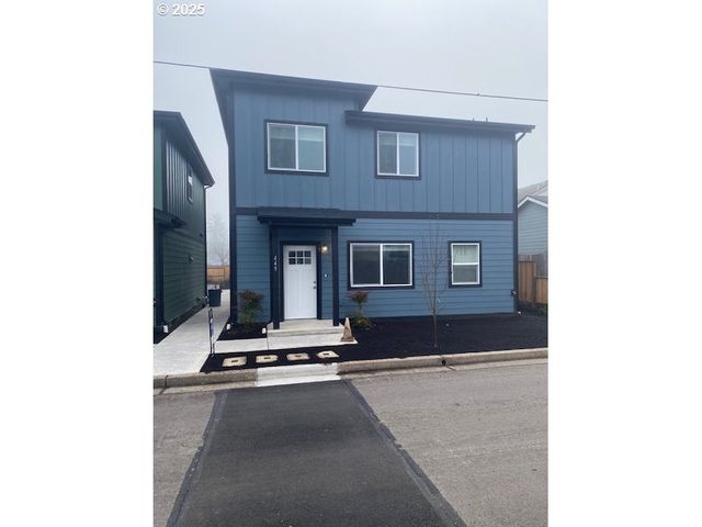 443 S 43RD St, Springfield, OR 97478
