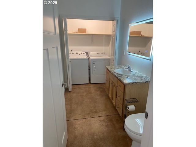 443 S 43RD St, Springfield, OR 97478