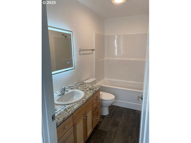 443 S 43RD St, Springfield, OR 97478