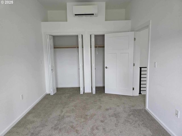 443 S 43RD St, Springfield, OR 97478