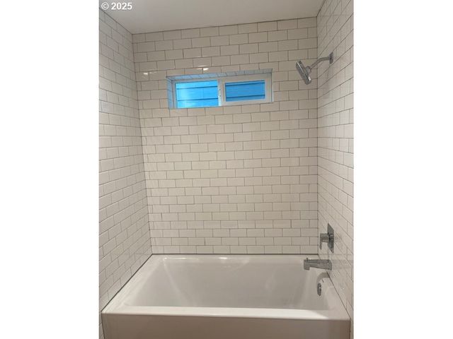 443 S 43RD St, Springfield, OR 97478