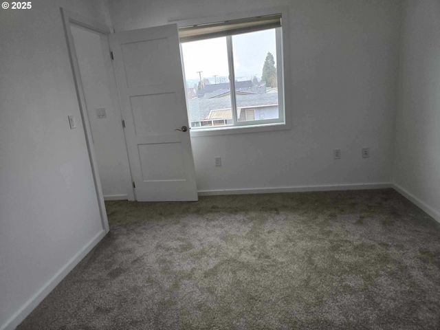 443 S 43RD St, Springfield, OR 97478