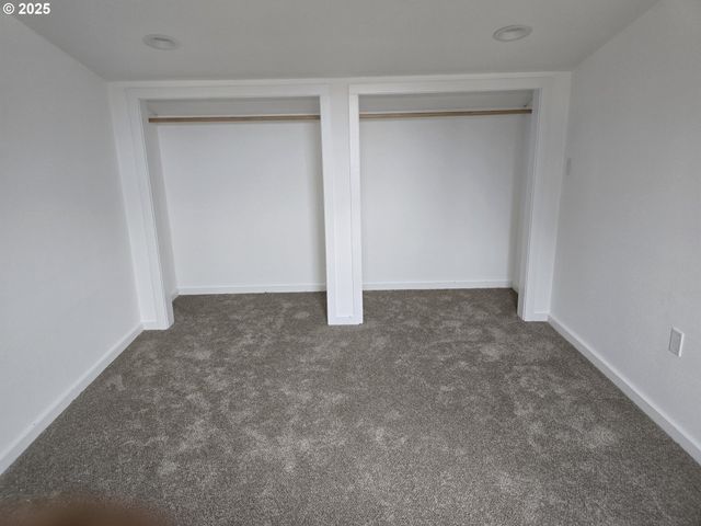 443 S 43RD St, Springfield, OR 97478