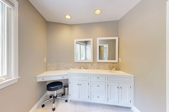15 Loeffler Ln, Medfield, MA 02052
