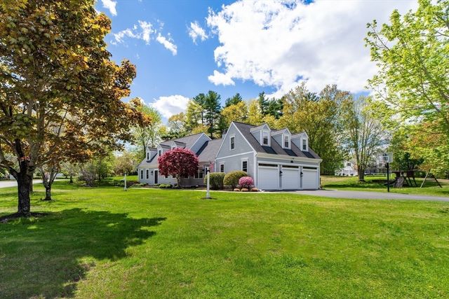 15 Loeffler Ln, Medfield, MA 02052