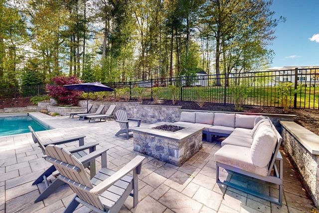 15 Loeffler Ln, Medfield, MA 02052