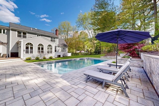 15 Loeffler Ln, Medfield, MA 02052