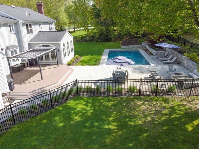 15 Loeffler Ln, Medfield, MA 02052