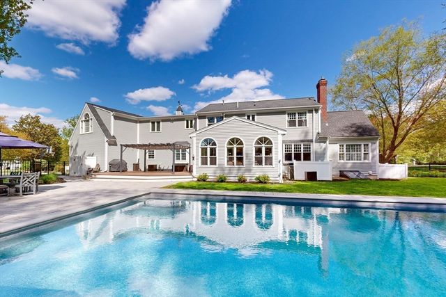 15 Loeffler Ln, Medfield, MA 02052