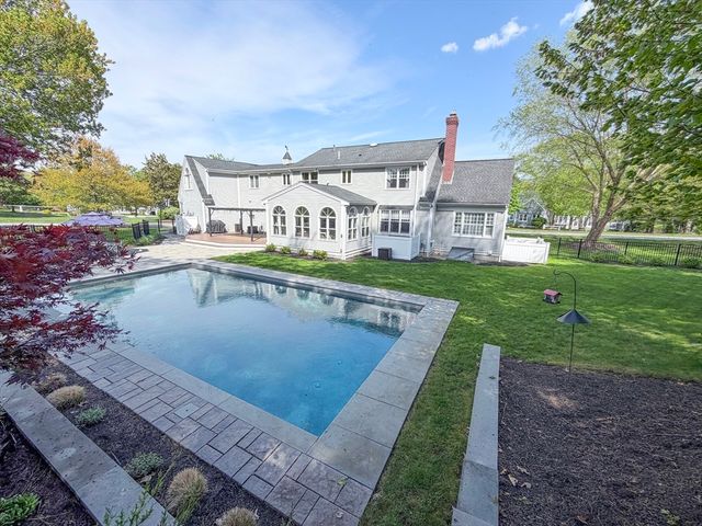 15 Loeffler Ln, Medfield, MA 02052