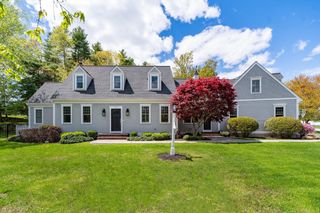 15 Loeffler Ln, Medfield, MA 02052
