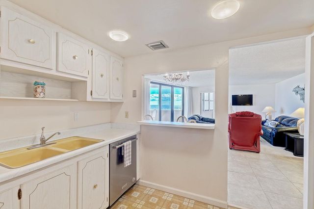 2800 N Ocean Drive B - 6d, Singer Island, FL 33404