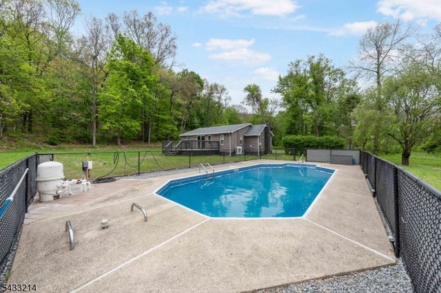 17 Carr Ln, Roxbury Twp., NJ 07885