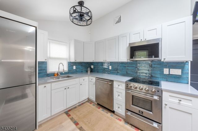 17 Carr Ln, Roxbury Twp., NJ 07885