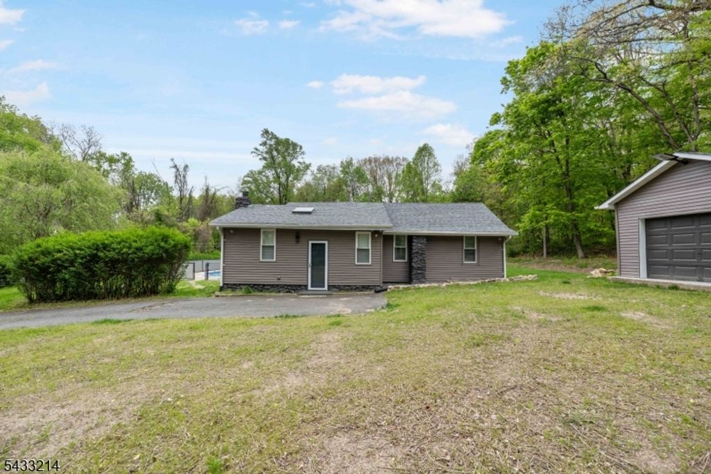 17 Carr Ln, Roxbury Twp., NJ 07885