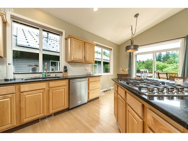 1216 Se 47TH St, Hillsboro, OR 97123