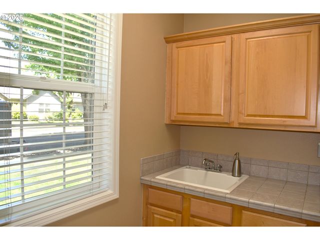 1216 Se 47TH St, Hillsboro, OR 97123