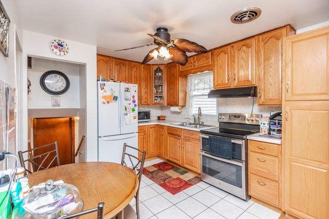 5938 W 83rd Street, Burbank, IL 60459