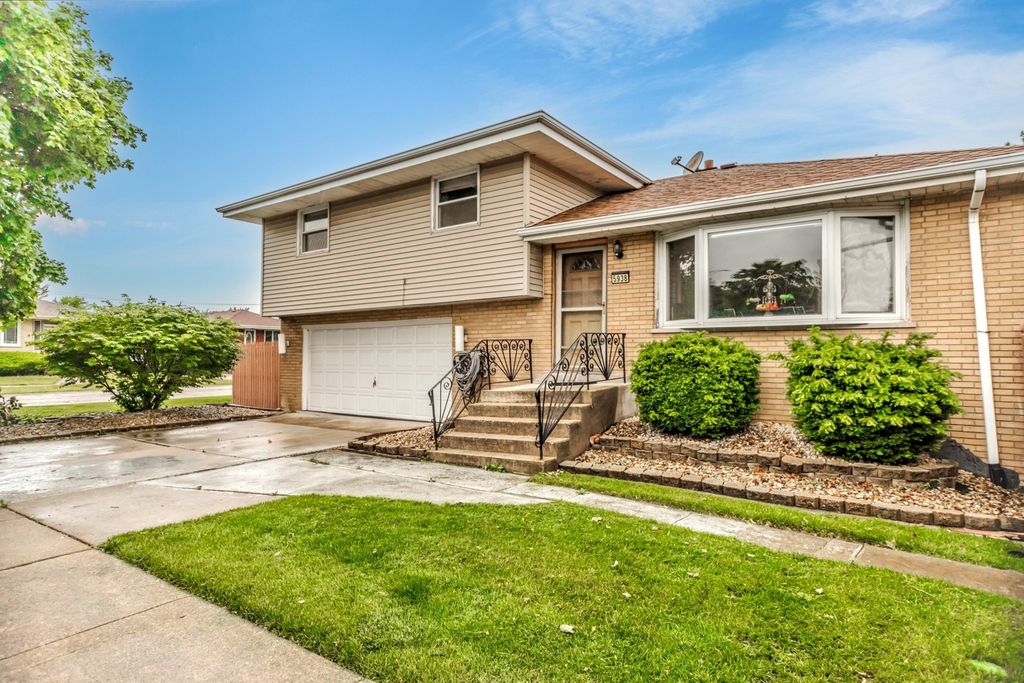 5938 W 83rd Street, Burbank, IL 60459