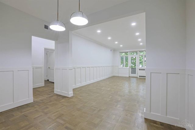 2378 Madison Road, Cincinnati, OH 45208