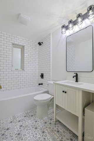 2378 Madison Road, Cincinnati, OH 45208