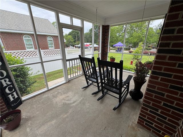 422 E Savannah Street, Calhoun Falls, SC 29628