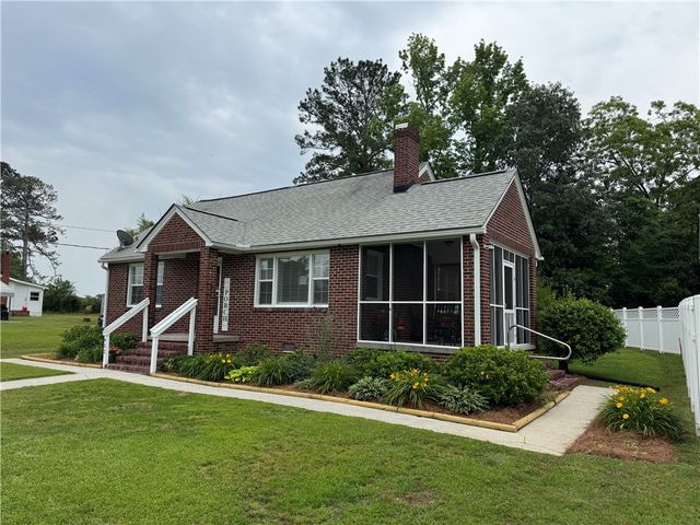 422 E Savannah Street, Calhoun Falls, SC 29628