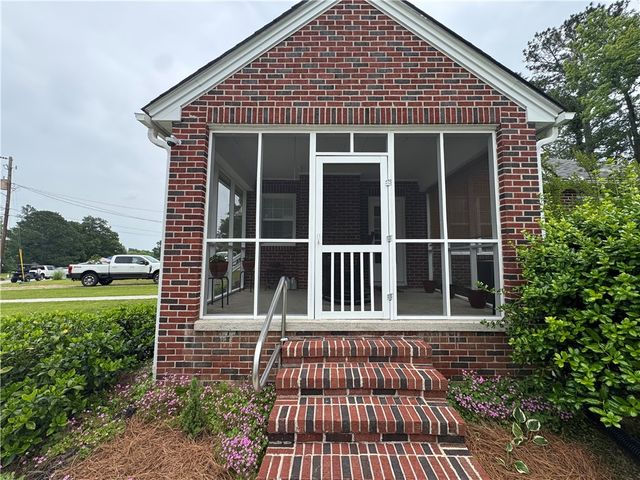 422 E Savannah Street, Calhoun Falls, SC 29628
