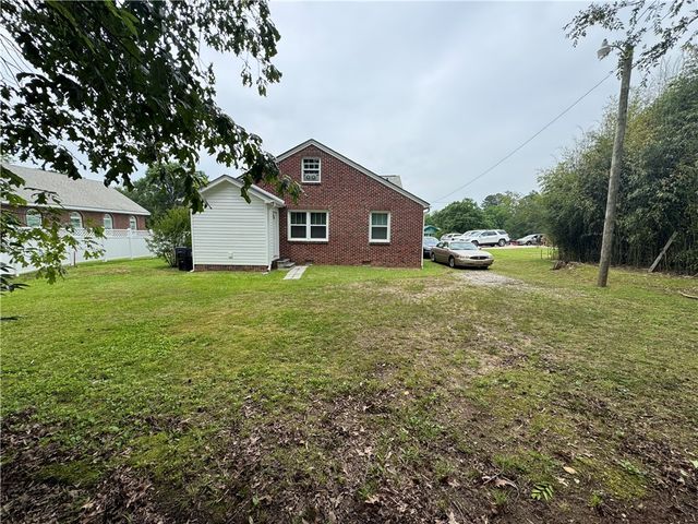 422 E Savannah Street, Calhoun Falls, SC 29628