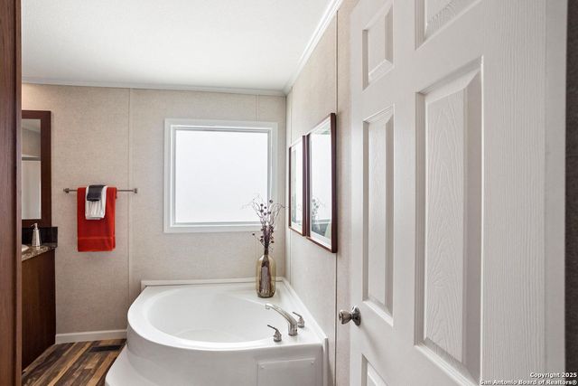 262 County Road 2662, Moore, TX 78057