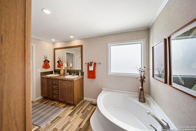 262 County Road 2662, Moore, TX 78057