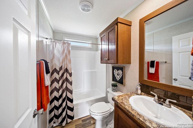 262 County Road 2662, Moore, TX 78057