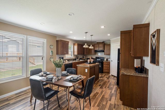 262 County Road 2662, Moore, TX 78057