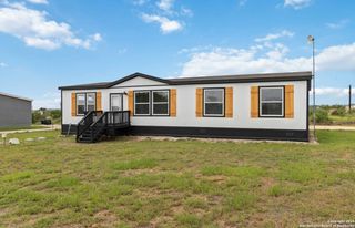 262 County Road 2662, Moore, TX 78057