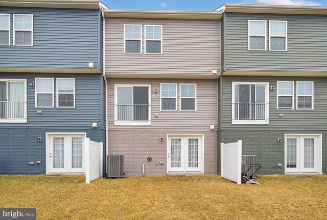 18 NEEDLE CT, Bunker Hill, WV 25413