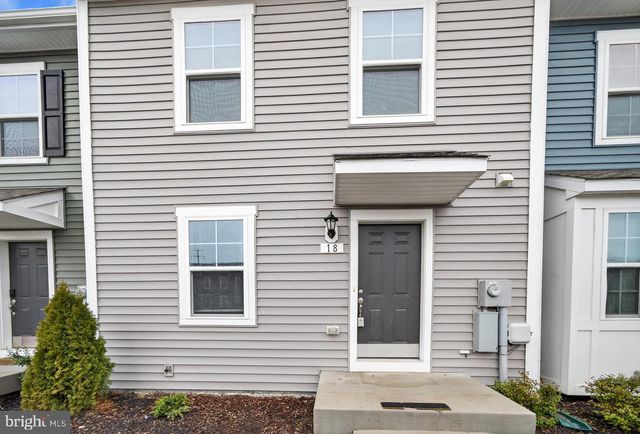 18 NEEDLE CT, Bunker Hill, WV 25413