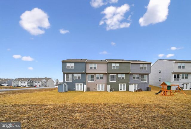 18 NEEDLE CT, Bunker Hill, WV 25413