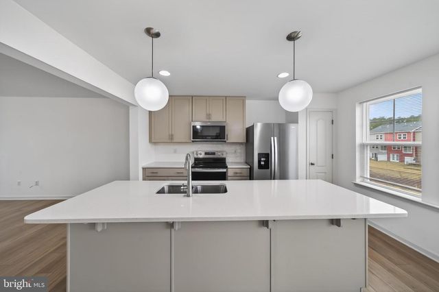 18 NEEDLE CT, Bunker Hill, WV 25413