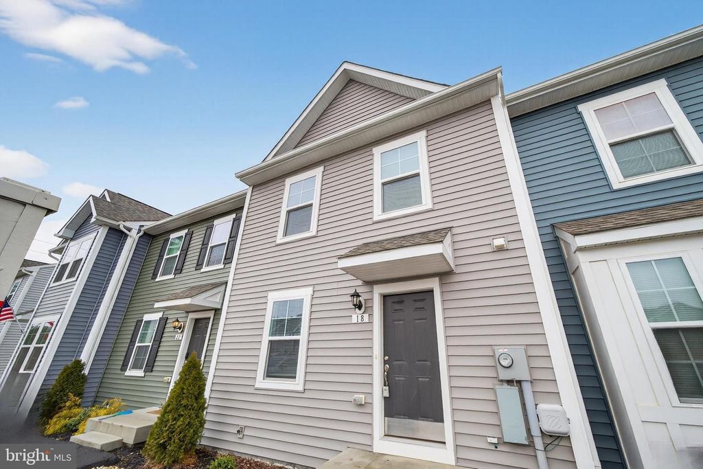 18 NEEDLE CT, Bunker Hill, WV 25413