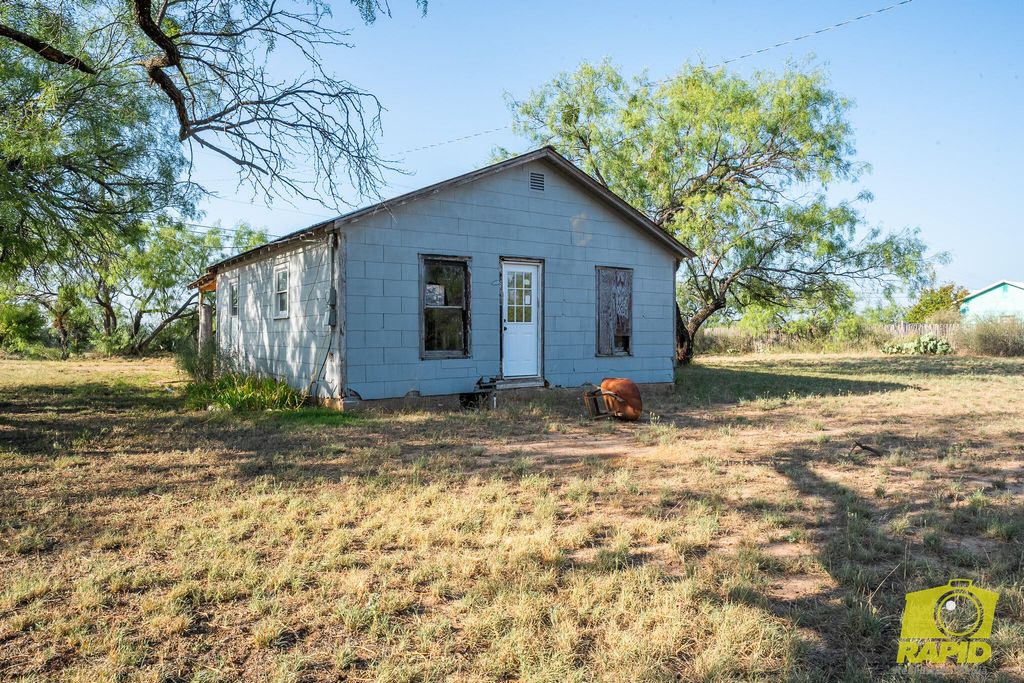 Image 117 of property listing at 425 Highland Park Park, Robert Lee, TX 76945