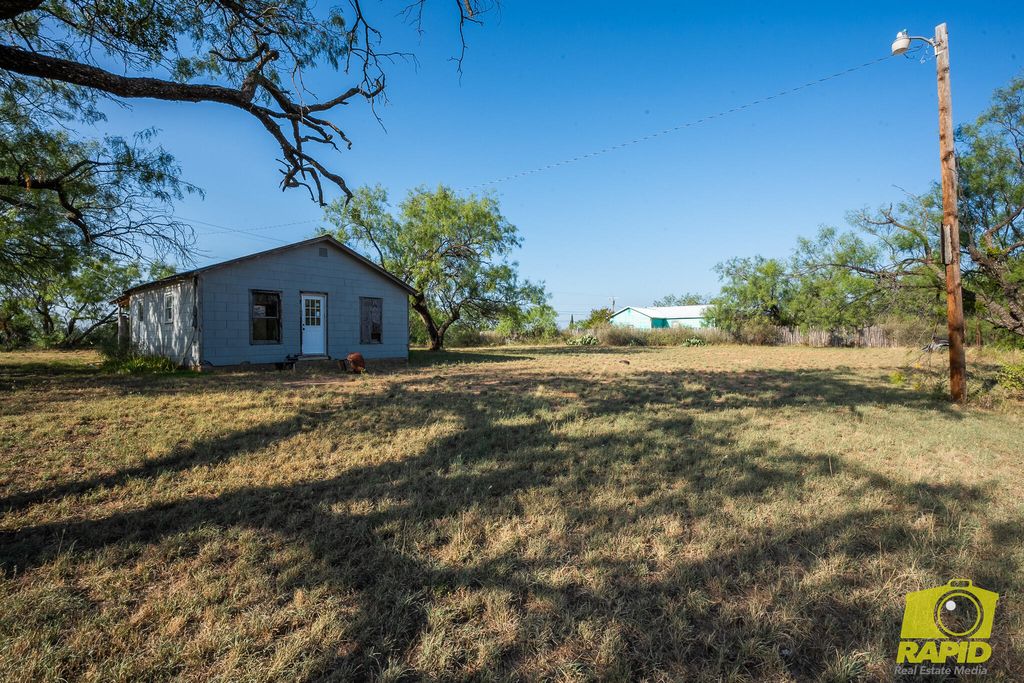 Image 119 of property listing at 425 Highland Park Park, Robert Lee, TX 76945