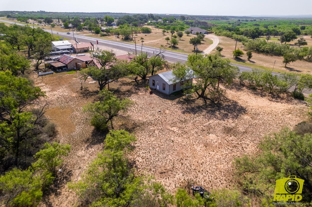 Image 123 of property listing at 425 Highland Park Park, Robert Lee, TX 76945