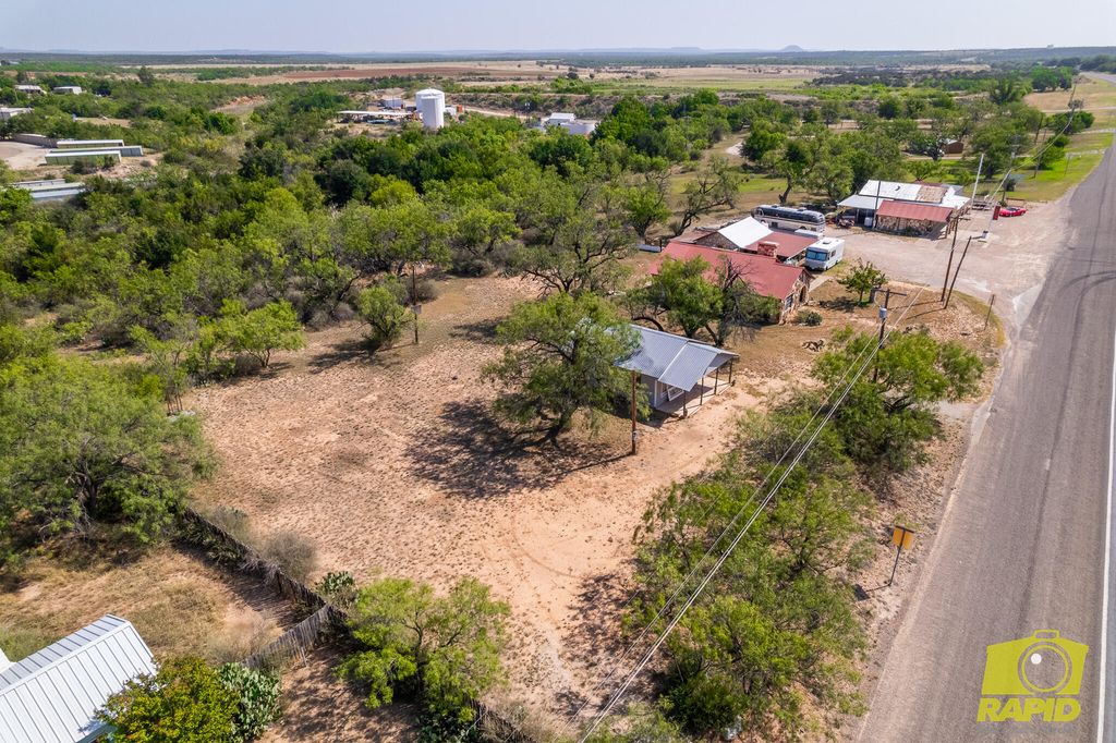 Image 125 of property listing at 425 Highland Park Park, Robert Lee, TX 76945